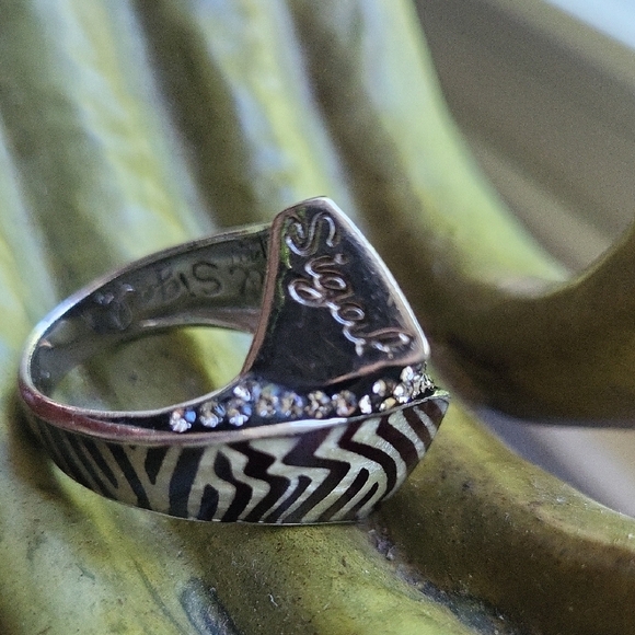 Silver Zebra Pattern Ring - Picture 2 of 6
